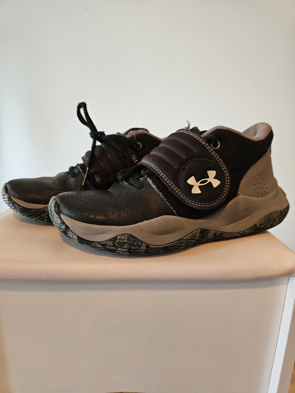 Under Armour Kids Black and Gray Strap Sneakers